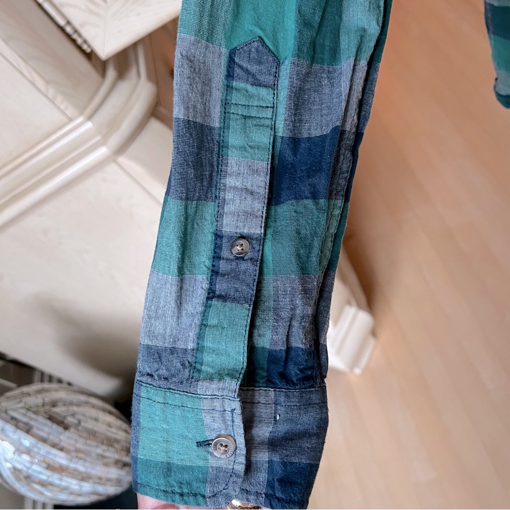 Hollister Plaid Poplin Long Sleeve Button Down Shirt - Picture 6 of 14